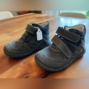 NEW size 5 (toddler) ToTo n’ Dot dark blue leather boot-style shoes